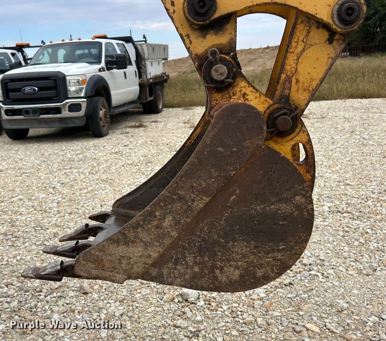 image for item ET3338 2004 John Deere 110 backhoe