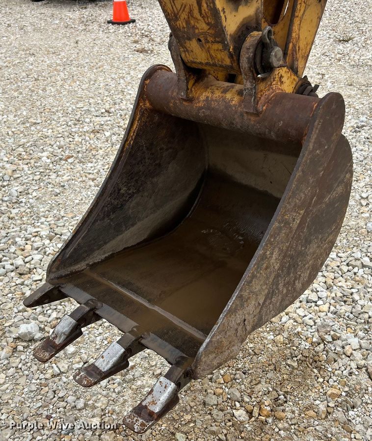 image for item ET3338 2004 John Deere 110 backhoe