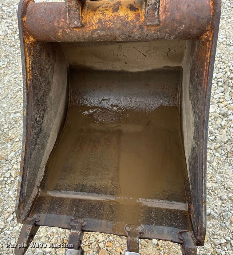 image for item ET3338 2004 John Deere 110 backhoe