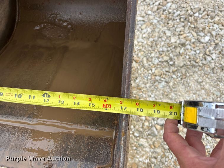 image for item ET3338 2004 John Deere 110 backhoe