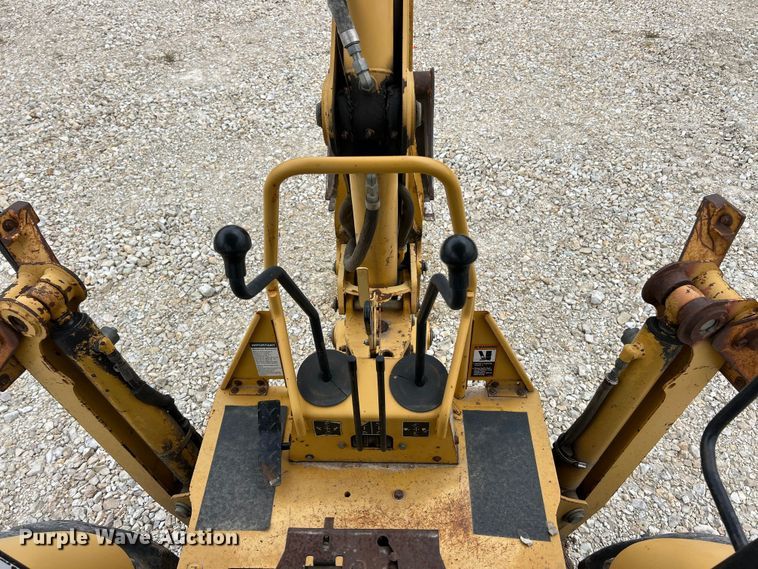 image for item ET3338 2004 John Deere 110 backhoe