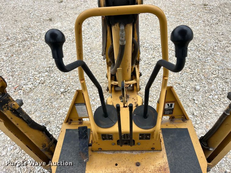 image for item ET3338 2004 John Deere 110 backhoe