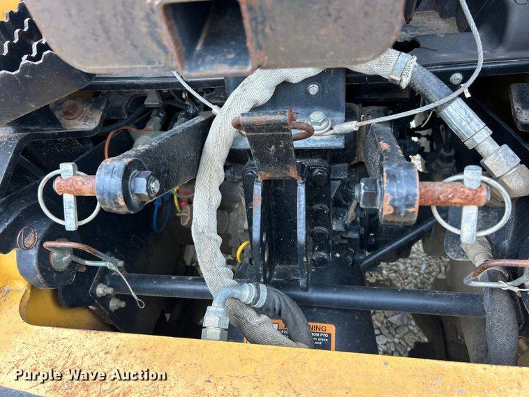 image for item ET3338 2004 John Deere 110 backhoe