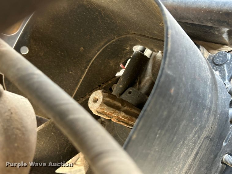 image for item ET3338 2004 John Deere 110 backhoe