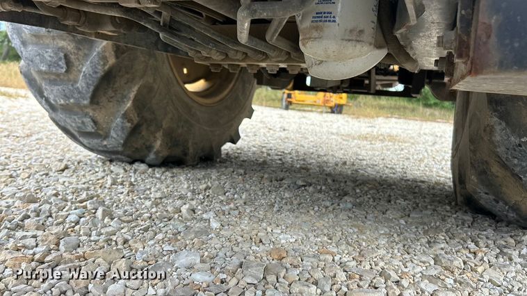 image for item ET3338 2004 John Deere 110 backhoe