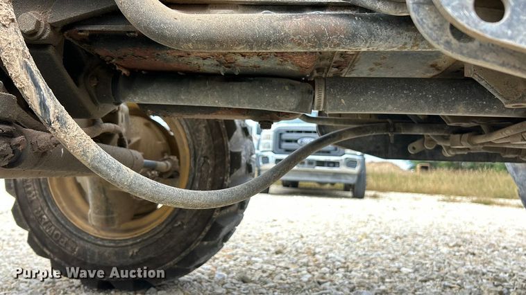 image for item ET3338 2004 John Deere 110 backhoe