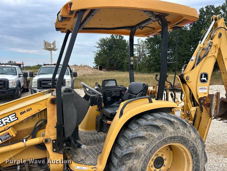 image for item ET3338 2004 John Deere 110 backhoe