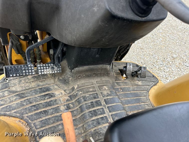 image for item ET3338 2004 John Deere 110 backhoe