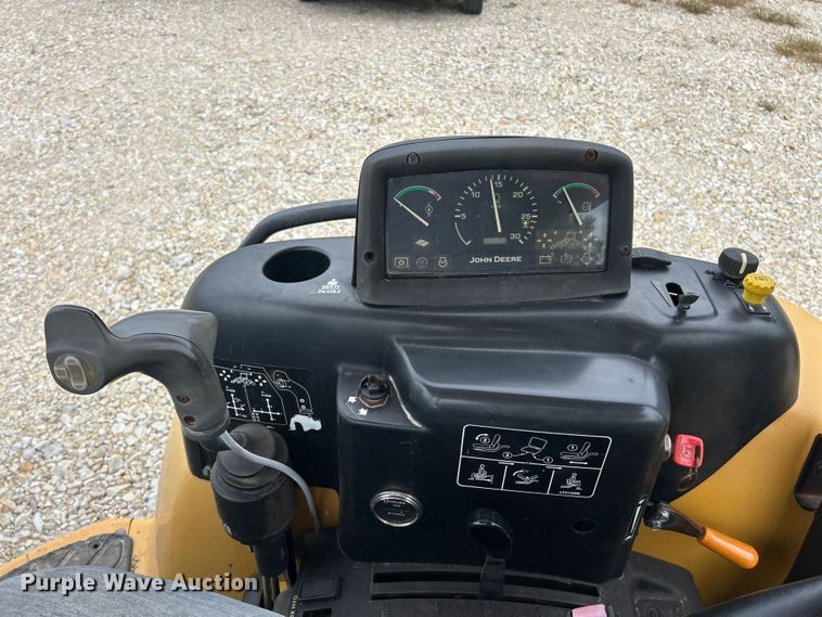 image for item ET3338 2004 John Deere 110 backhoe