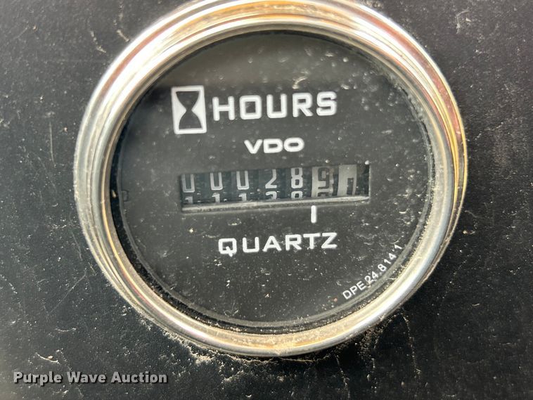 image for item ET3338 2004 John Deere 110 backhoe