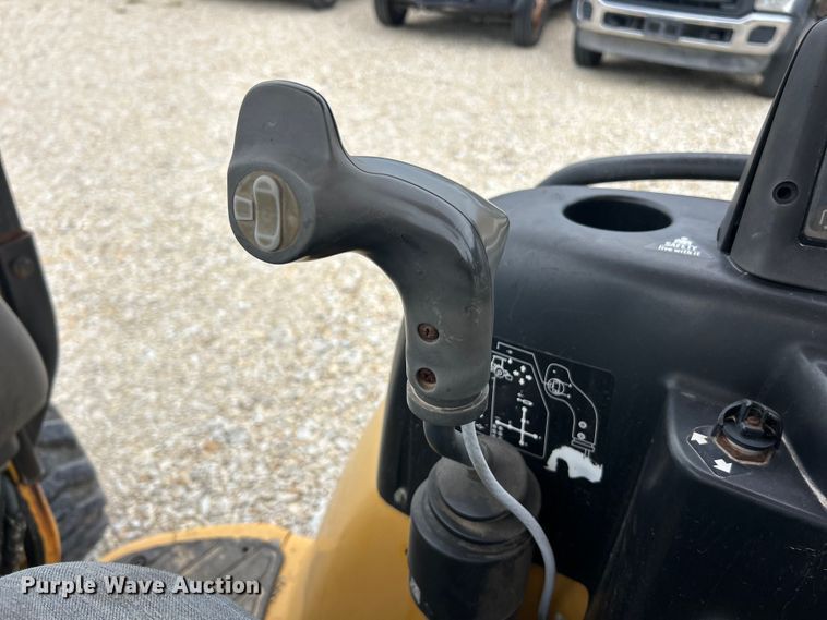 image for item ET3338 2004 John Deere 110 backhoe