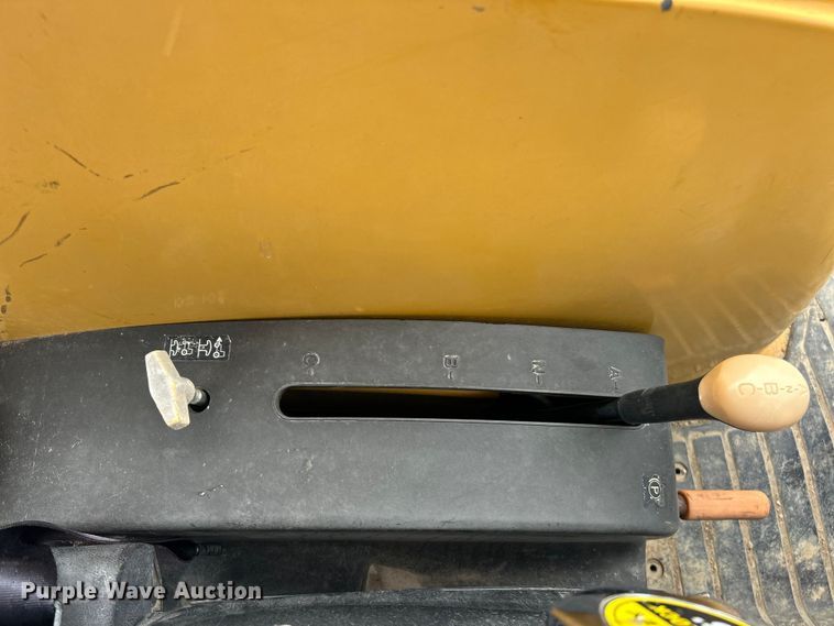 image for item ET3338 2004 John Deere 110 backhoe