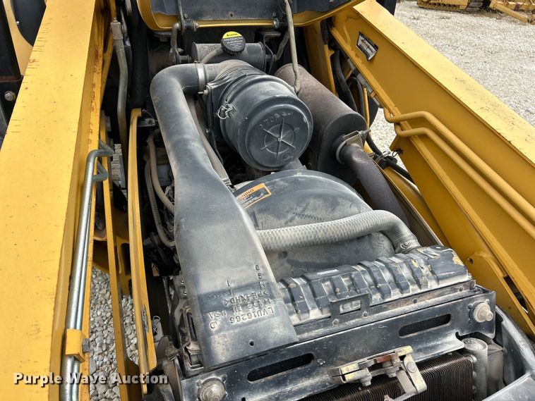 image for item ET3338 2004 John Deere 110 backhoe