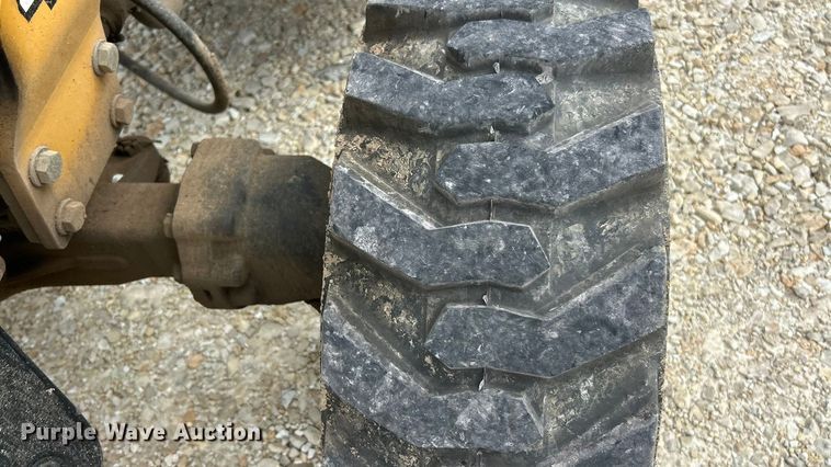 image for item ET3338 2004 John Deere 110 backhoe