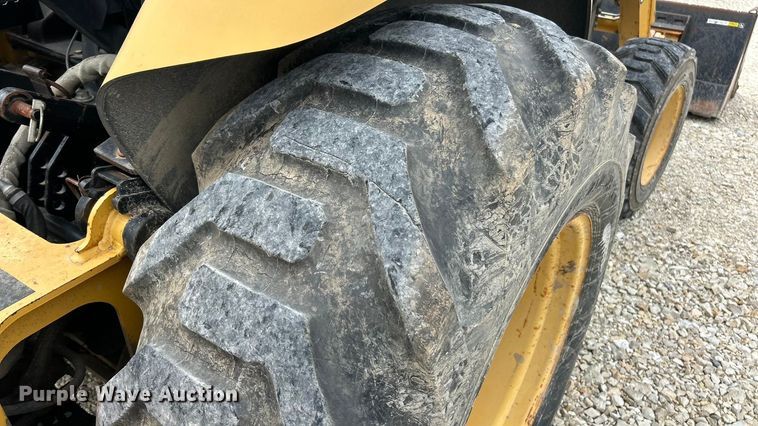 image for item ET3338 2004 John Deere 110 backhoe