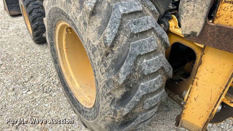 image for item ET3338 2004 John Deere 110 backhoe