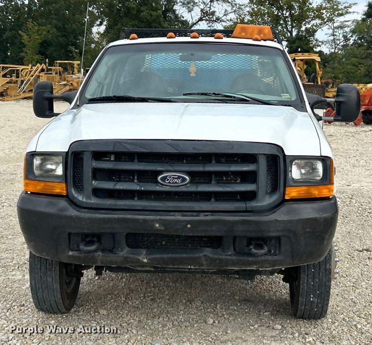 image for item ET3339 2000 Ford F450 Super Duty flatbed truck