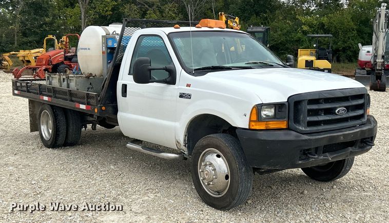 image for item ET3339 2000 Ford F450 Super Duty flatbed truck