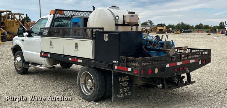 image for item ET3339 2000 Ford F450 Super Duty flatbed truck