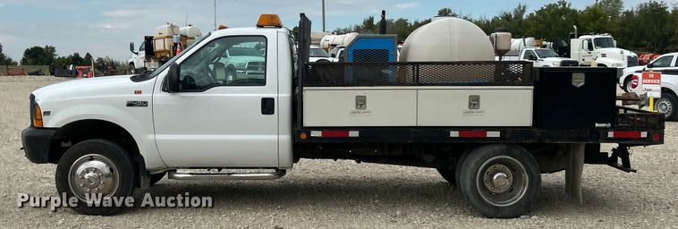 image for item ET3339 2000 Ford F450 Super Duty flatbed truck