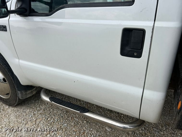 image for item ET3339 2000 Ford F450 Super Duty flatbed truck