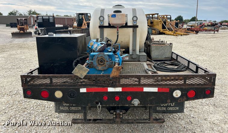 image for item ET3339 2000 Ford F450 Super Duty flatbed truck