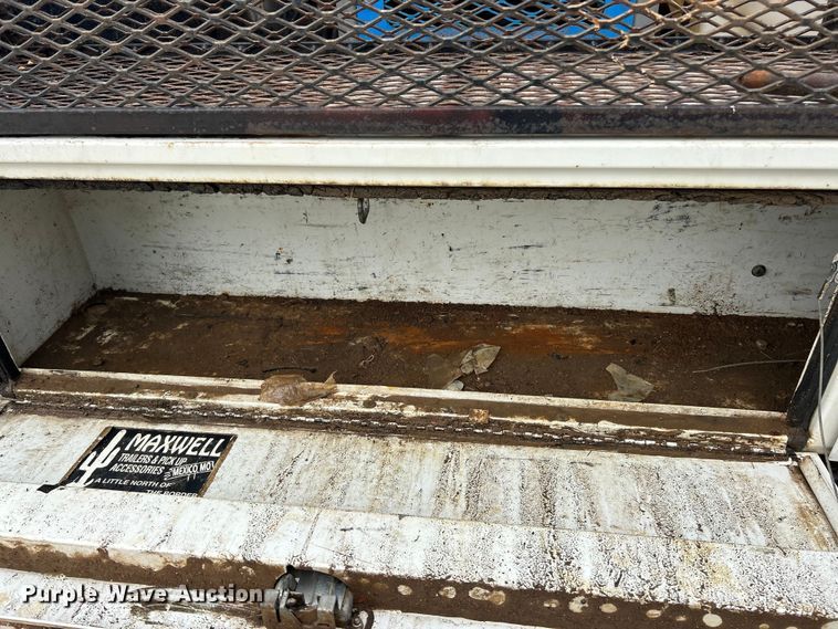 image for item ET3339 2000 Ford F450 Super Duty flatbed truck