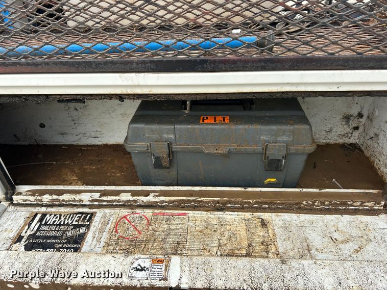 image for item ET3339 2000 Ford F450 Super Duty flatbed truck