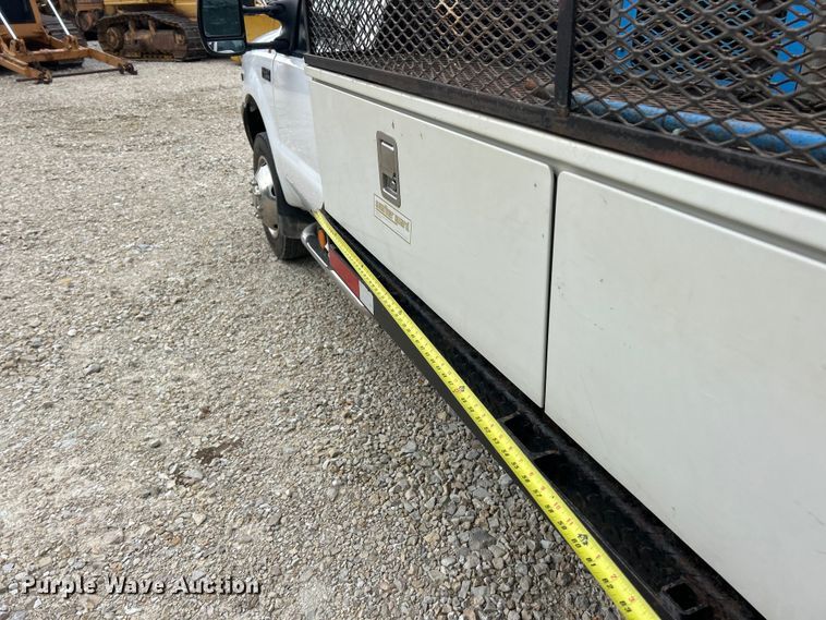 image for item ET3339 2000 Ford F450 Super Duty flatbed truck