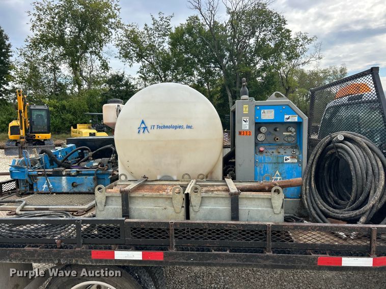 image for item ET3339 2000 Ford F450 Super Duty flatbed truck