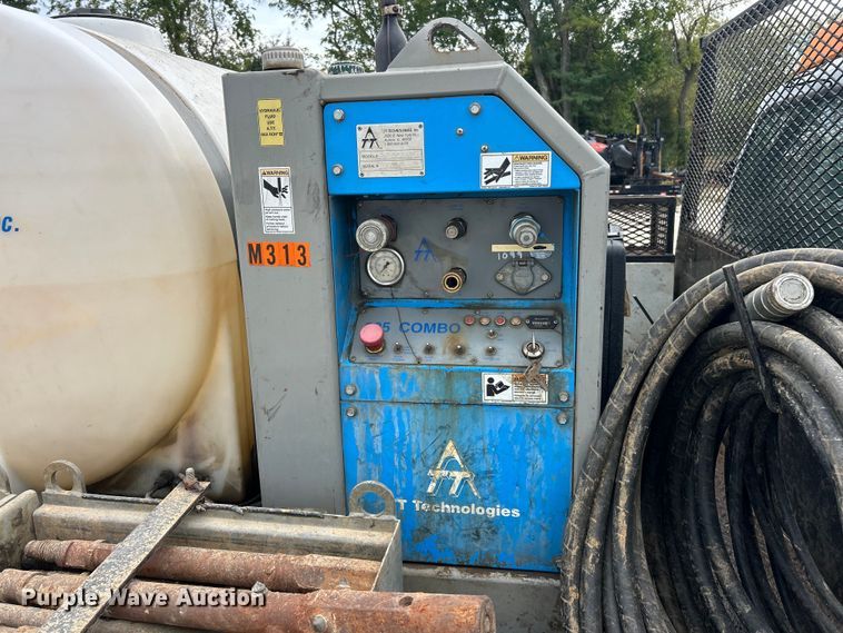 image for item ET3339 2000 Ford F450 Super Duty flatbed truck