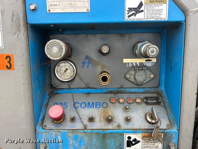 image for item ET3339 2000 Ford F450 Super Duty flatbed truck