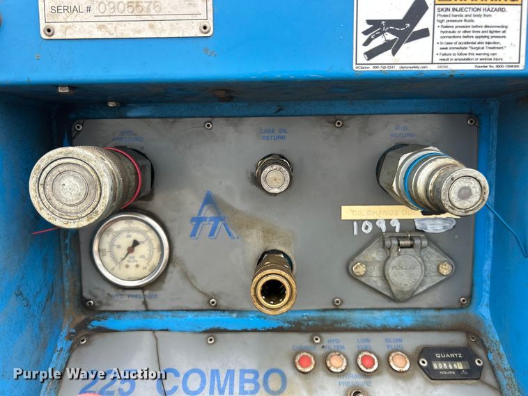 image for item ET3339 2000 Ford F450 Super Duty flatbed truck