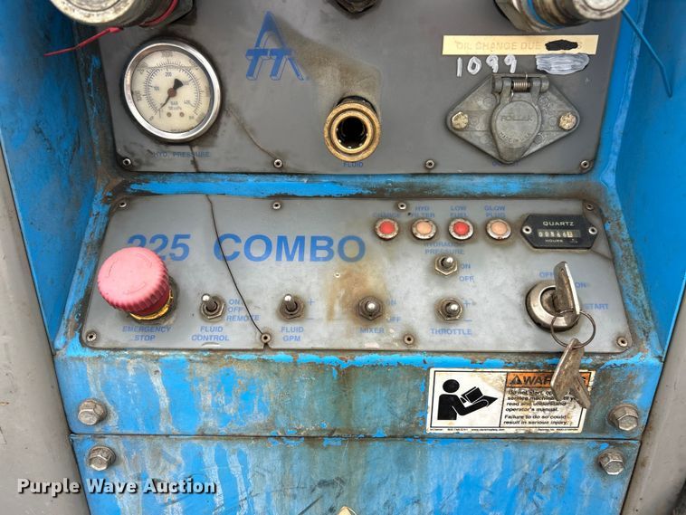 image for item ET3339 2000 Ford F450 Super Duty flatbed truck