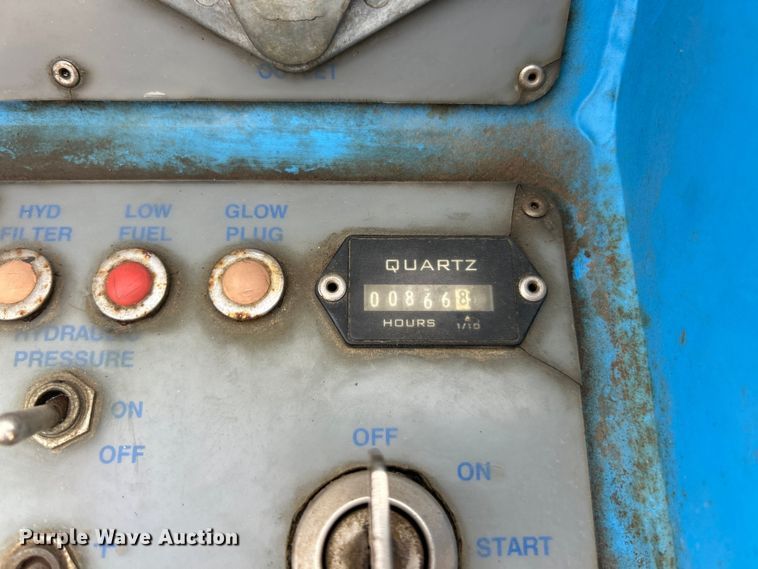 image for item ET3339 2000 Ford F450 Super Duty flatbed truck