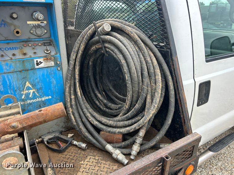 image for item ET3339 2000 Ford F450 Super Duty flatbed truck