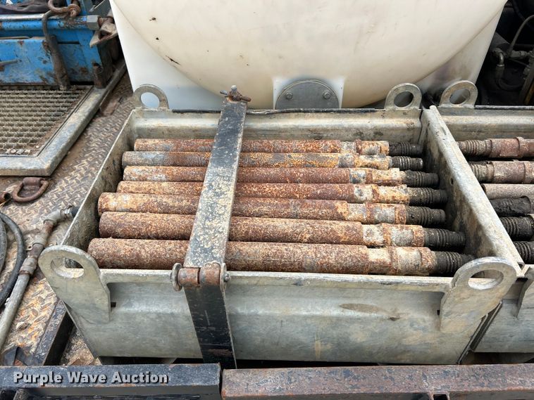 image for item ET3339 2000 Ford F450 Super Duty flatbed truck