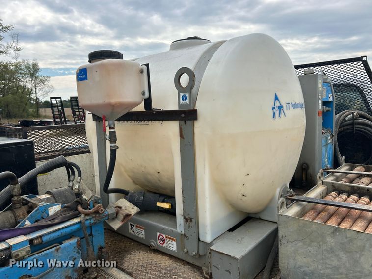 image for item ET3339 2000 Ford F450 Super Duty flatbed truck