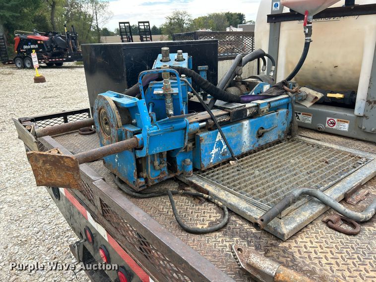 image for item ET3339 2000 Ford F450 Super Duty flatbed truck