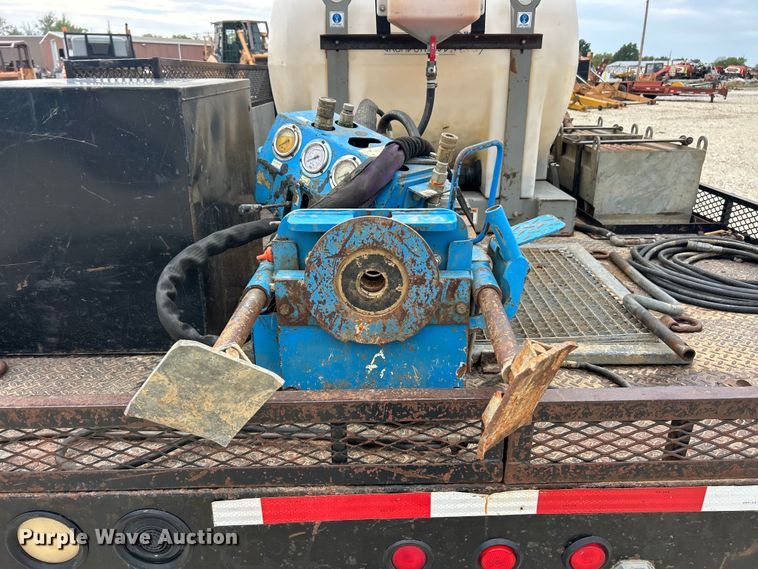 image for item ET3339 2000 Ford F450 Super Duty flatbed truck