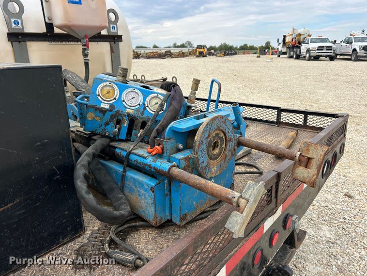 image for item ET3339 2000 Ford F450 Super Duty flatbed truck