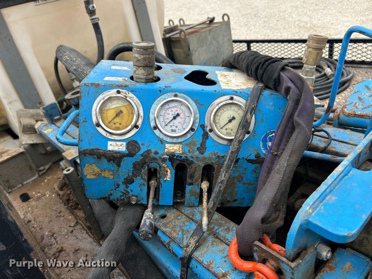 image for item ET3339 2000 Ford F450 Super Duty flatbed truck