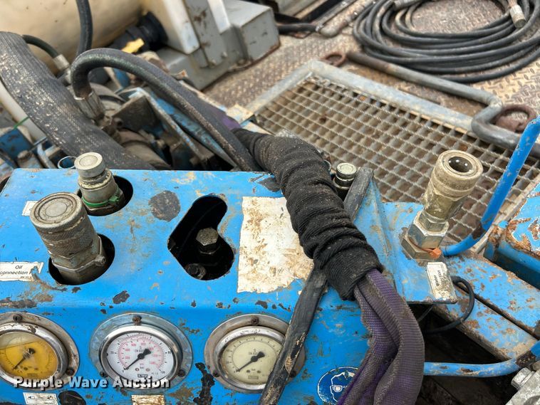 image for item ET3339 2000 Ford F450 Super Duty flatbed truck