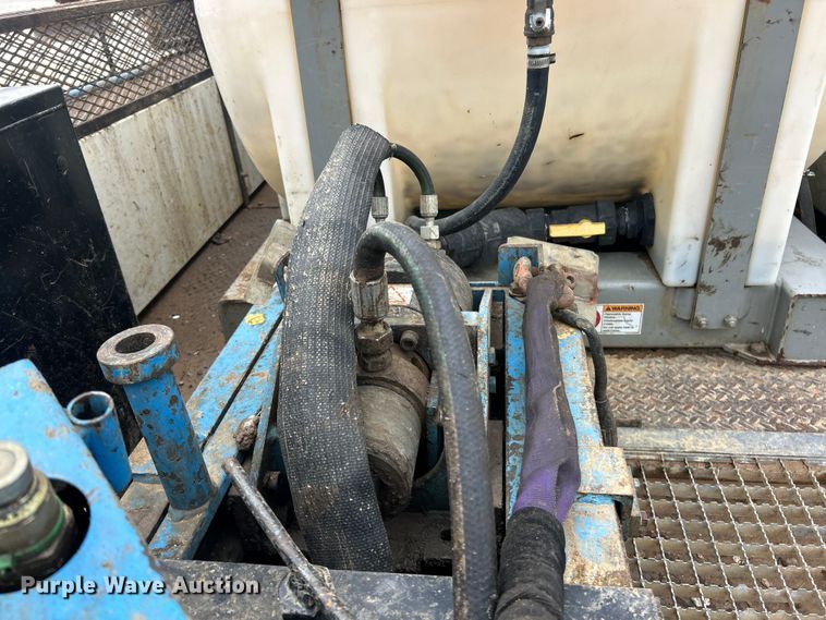 image for item ET3339 2000 Ford F450 Super Duty flatbed truck