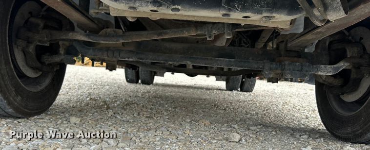 image for item ET3339 2000 Ford F450 Super Duty flatbed truck