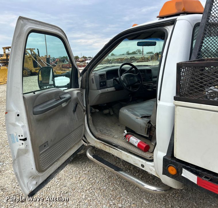 image for item ET3339 2000 Ford F450 Super Duty flatbed truck