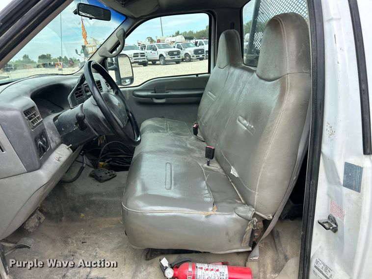 image for item ET3339 2000 Ford F450 Super Duty flatbed truck