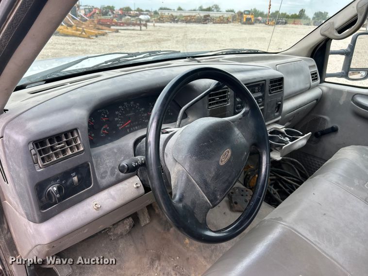 image for item ET3339 2000 Ford F450 Super Duty flatbed truck