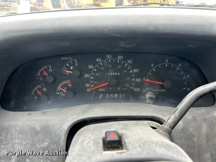 image for item ET3339 2000 Ford F450 Super Duty flatbed truck