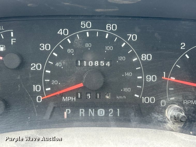 image for item ET3339 2000 Ford F450 Super Duty flatbed truck